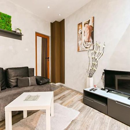 Velar 1Bdr Apartment Sofia Esterno foto
