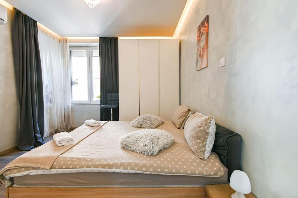 Velar 1Bdr Apartment Sofia Esterno foto