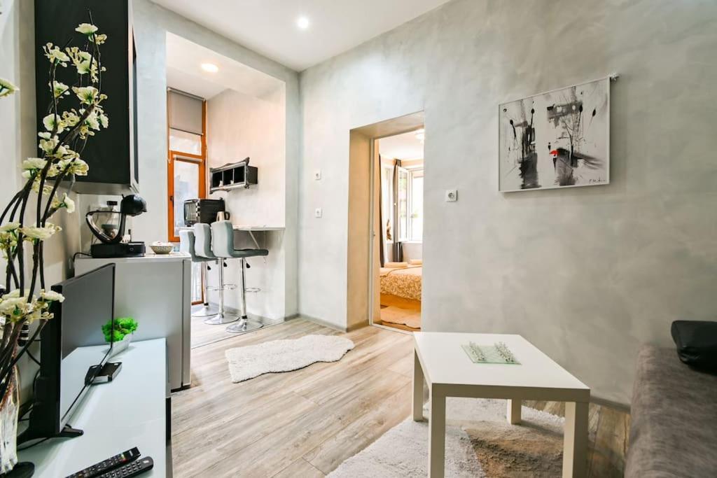 Velar 1Bdr Apartment Sofia Esterno foto
